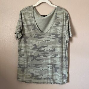 Sanctuary Light Green Black Camo Short Sleeve Scoop Neck Shirt w/ Open Shoulder